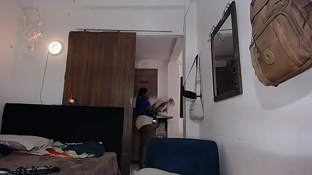 yselahot live cam on StripChat