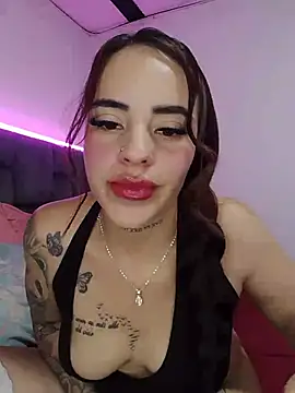 scaarletth15 live cam on StripChat
