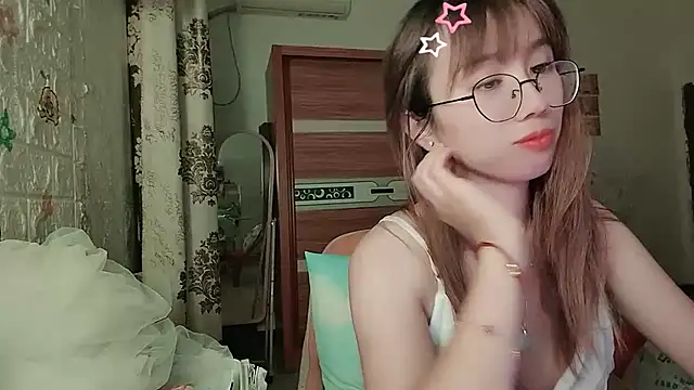 lili_666 (F young) - 祝我生日快乐，愿往后的日子闪闪发光，万事顺遂。🤩