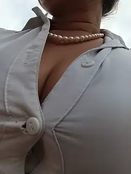 tata_sanz_ live cam on StripChat