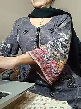 Chanchal--Navya live cam on StripChat