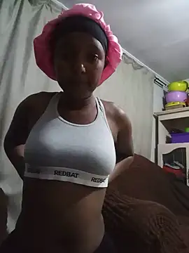 LilPeachHeart live cam on StripChat