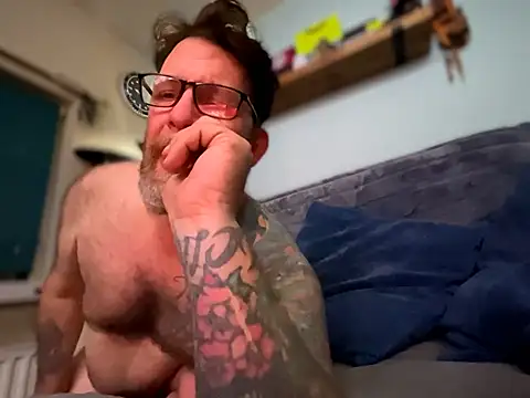 Tattooednakedguy live cam on StripChat