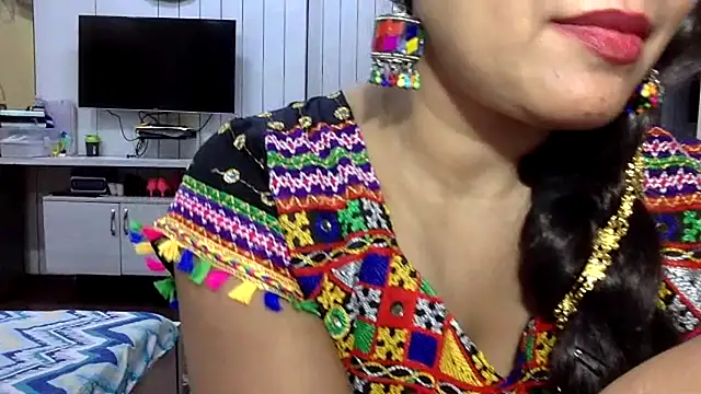 yourradhika (F mature) - king choice