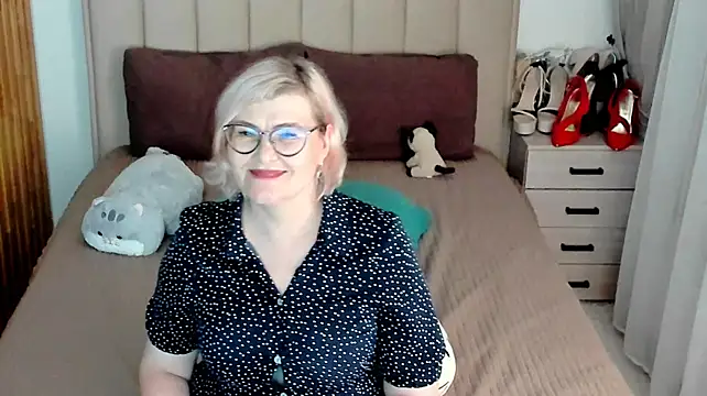 Live-Webcam-Show mit sabrinamacmarren - Interaktive Lovense-Toys verfügbar