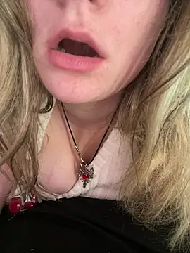 beesknees420 live sex cam