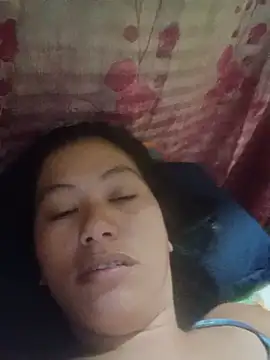mommyyeng26 live cam on StripChat