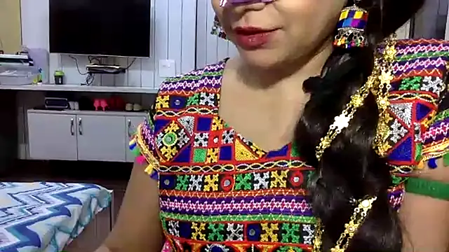 yourradhika (F mature) - king choice