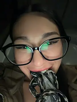 aria51 (F young) - massage boobs&let moans out on street