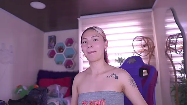 rebecah_1 (F young) - ASS RED+ASS PLUG