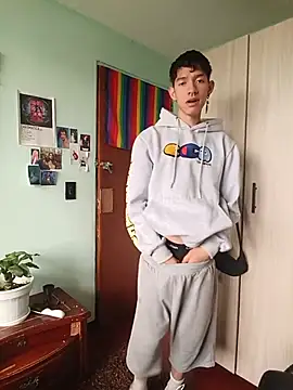 heyy_noah11 (M young) - Toy inside ass hole un doggy