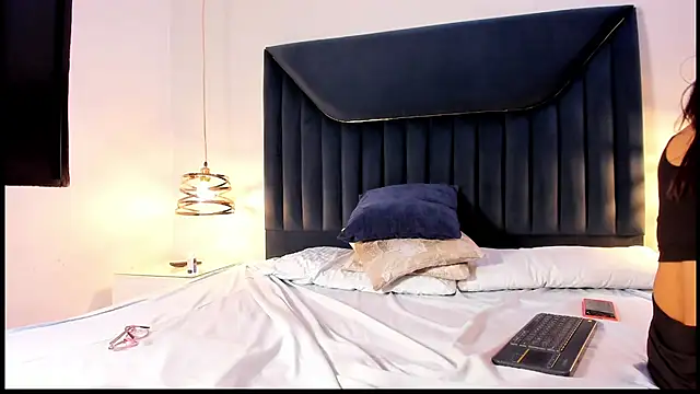 KattyHolmant live cam on StripChat