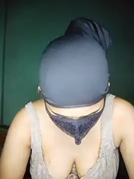 Janvi1122 live cam on StripChat