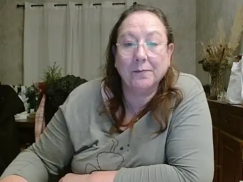 xmyriamx live cam on StripChat