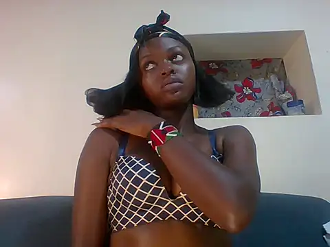 Sexy_Essiie live cam on StripChat