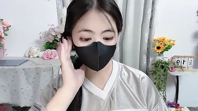 MIJ-Uwuu live cam on StripChat