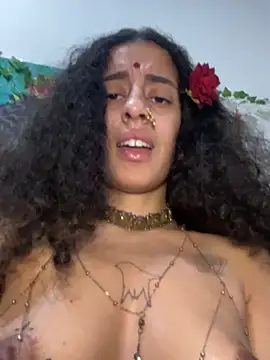bibihourani (F young) - show hairy armpits ✨🪽 axilinhas peludas