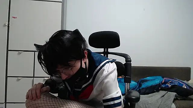 femboymiles (M young) - undress skirt