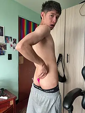 heyy_noah11 live cam on StripChat
