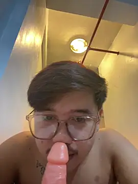 GabinJuicyHugeCock live cam on StripChat
