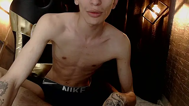damian_22 (M young) - show cum in public