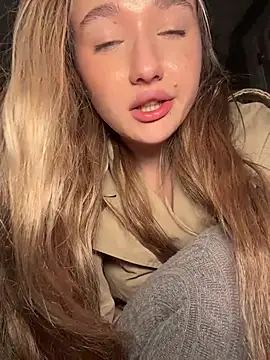 milaa_sun (F teen) - fingering ass on knees+open door WC 🚽