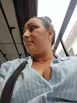vaniarouse (F milf) - show pussy