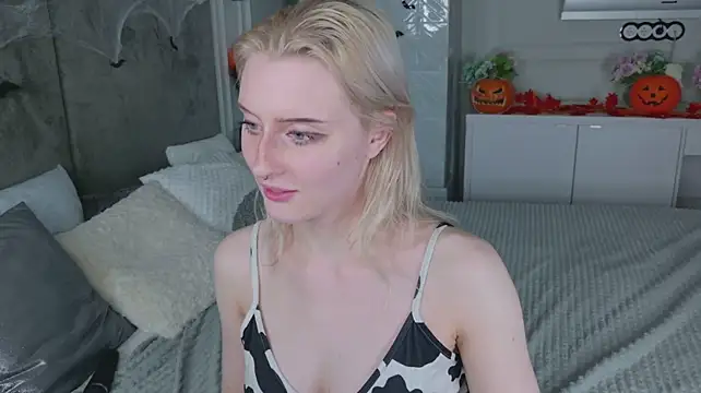 oh__lily (Ask my age) - eye contact and lick lips 🫦