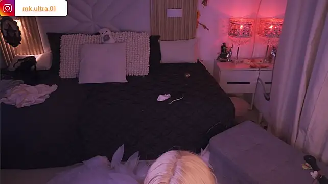 mk_ultraa (F teen) - put candle in u tits