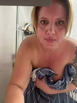ms_hot_july (F milf) - Doggie position