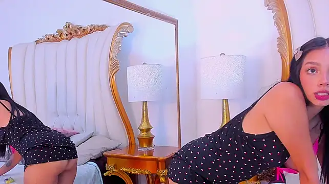 meganlacroft (F teen) - flash my clit