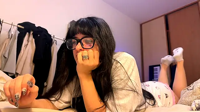 clarebalaski (F teen) - Show big booty ass and stretch my ass