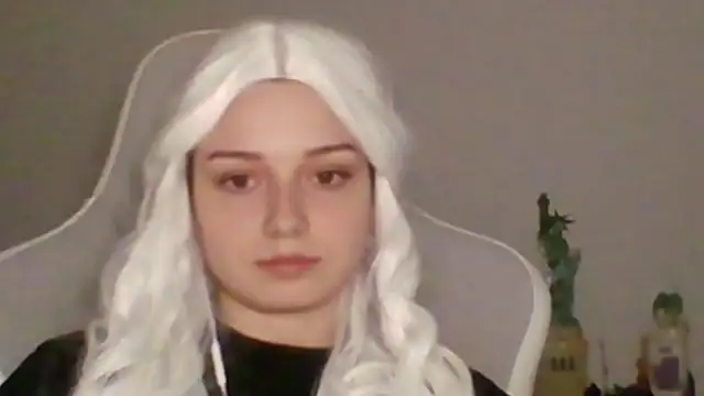 cute_rabbit12 (F teen) - to twirl around in a short dress