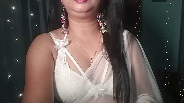 secret_dessire (Ask my age) - lift saree and thigh tease