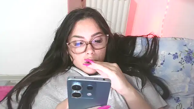 LovelyJulliette live cam on StripChat