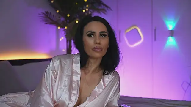KatiaDivine live cam on StripChat