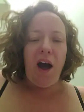 julimonroe live cam on StripChat