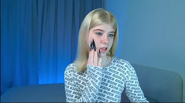 Bella_amory live cam on StripChat