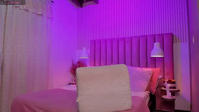 ScarlettDreamss7 live cam on StripChat