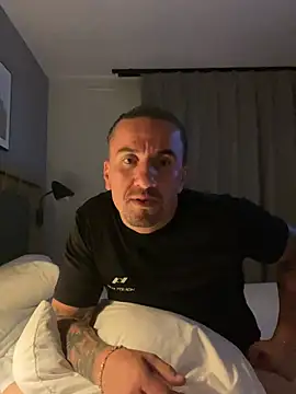 mikacapoupa live cam on StripChat