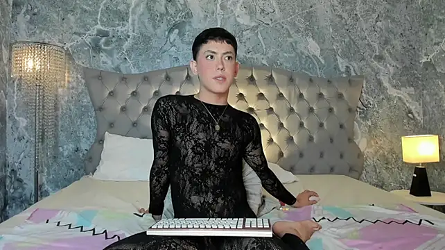 Iam_Caami_ live cam on StripChat