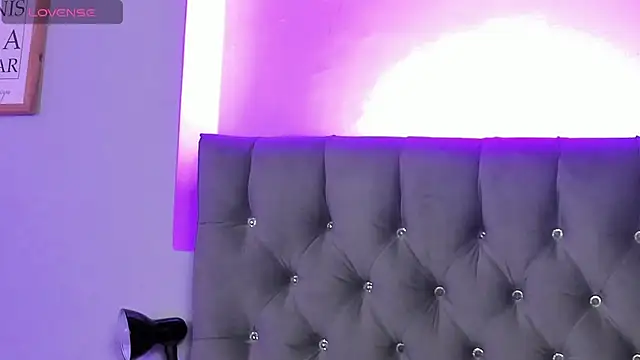 Im_megaan live cam on StripChat