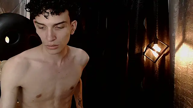DAMIAN_22 live cam on StripChat