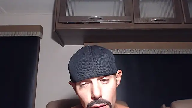 ThickD2C live cam on StripChat