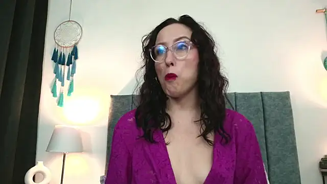 IberianMoonMK live cam on StripChat