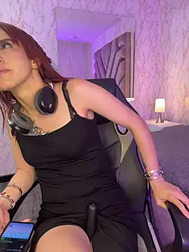 Elodiee_Roussee live cam on StripChat