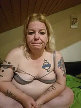 EngelDerLust live cam on StripChat