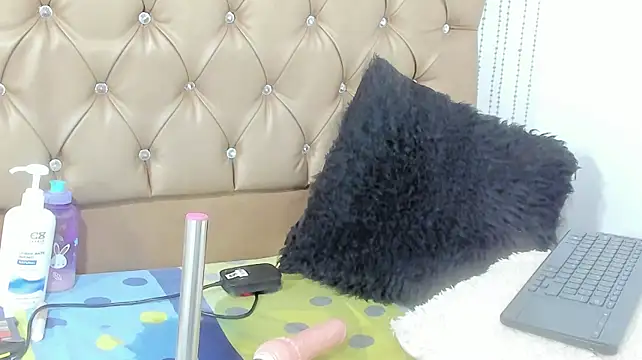 liz_katherine live cam on StripChat