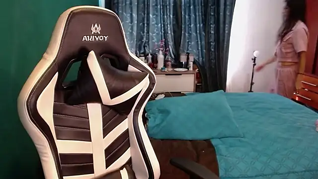 alice_middlee