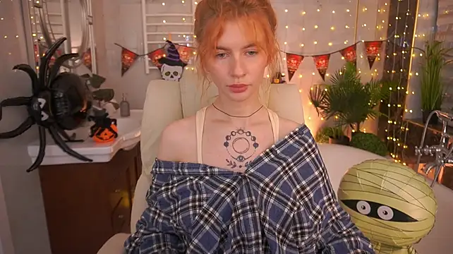 Nicol_Moonn live cam on StripChat